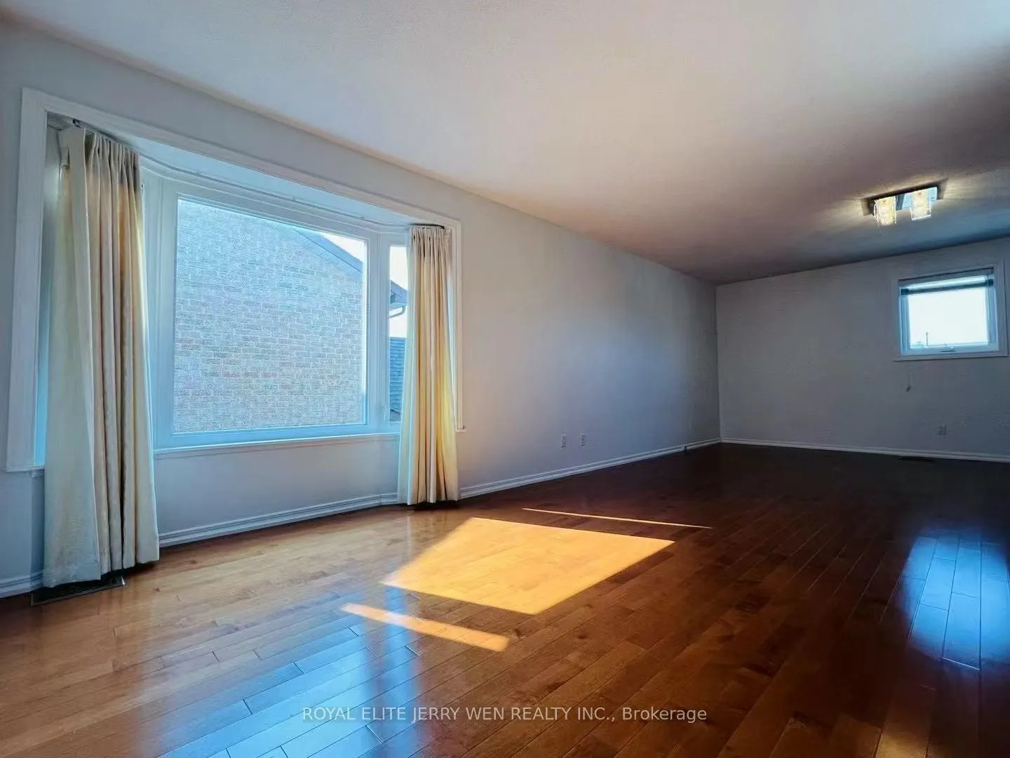 Photo 12 of 155 Green Bush Crescent, Vaughan, Crestwood-Springfarm-Yorkhill — HOMEH