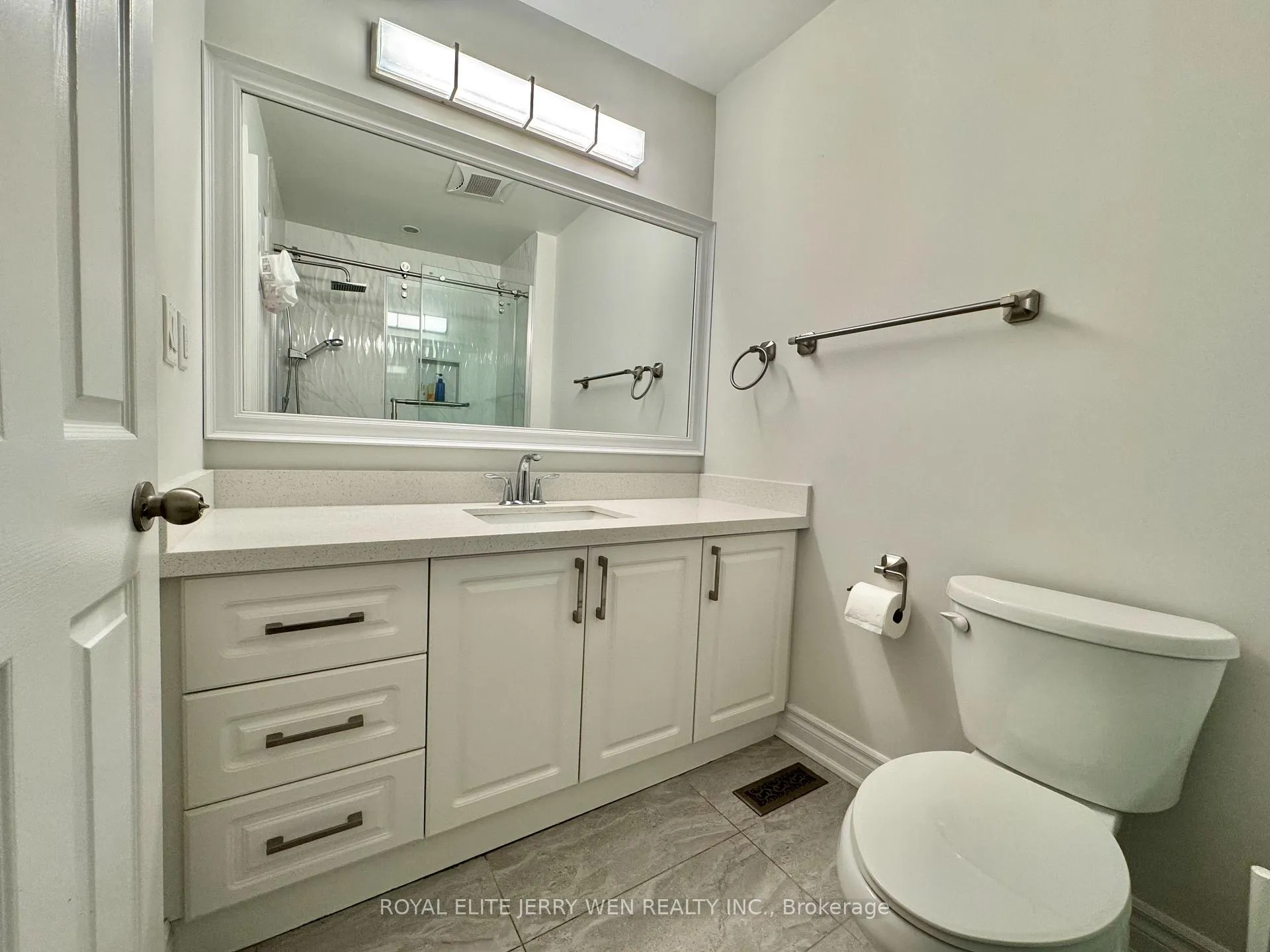 Photo 13 of 155 Green Bush Crescent, Vaughan, Crestwood-Springfarm-Yorkhill — HOMEH
