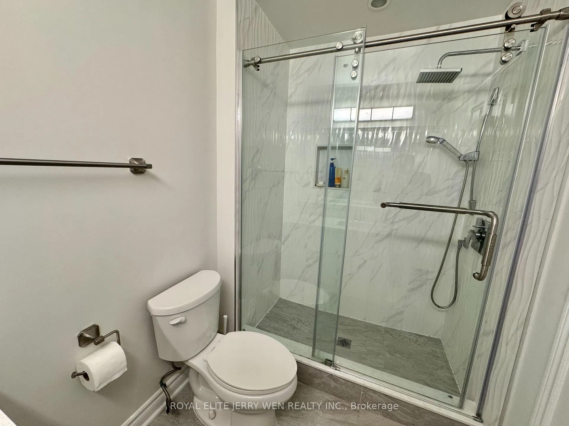 Photo 14 of 155 Green Bush Crescent, Vaughan, Crestwood-Springfarm-Yorkhill — HOMEH