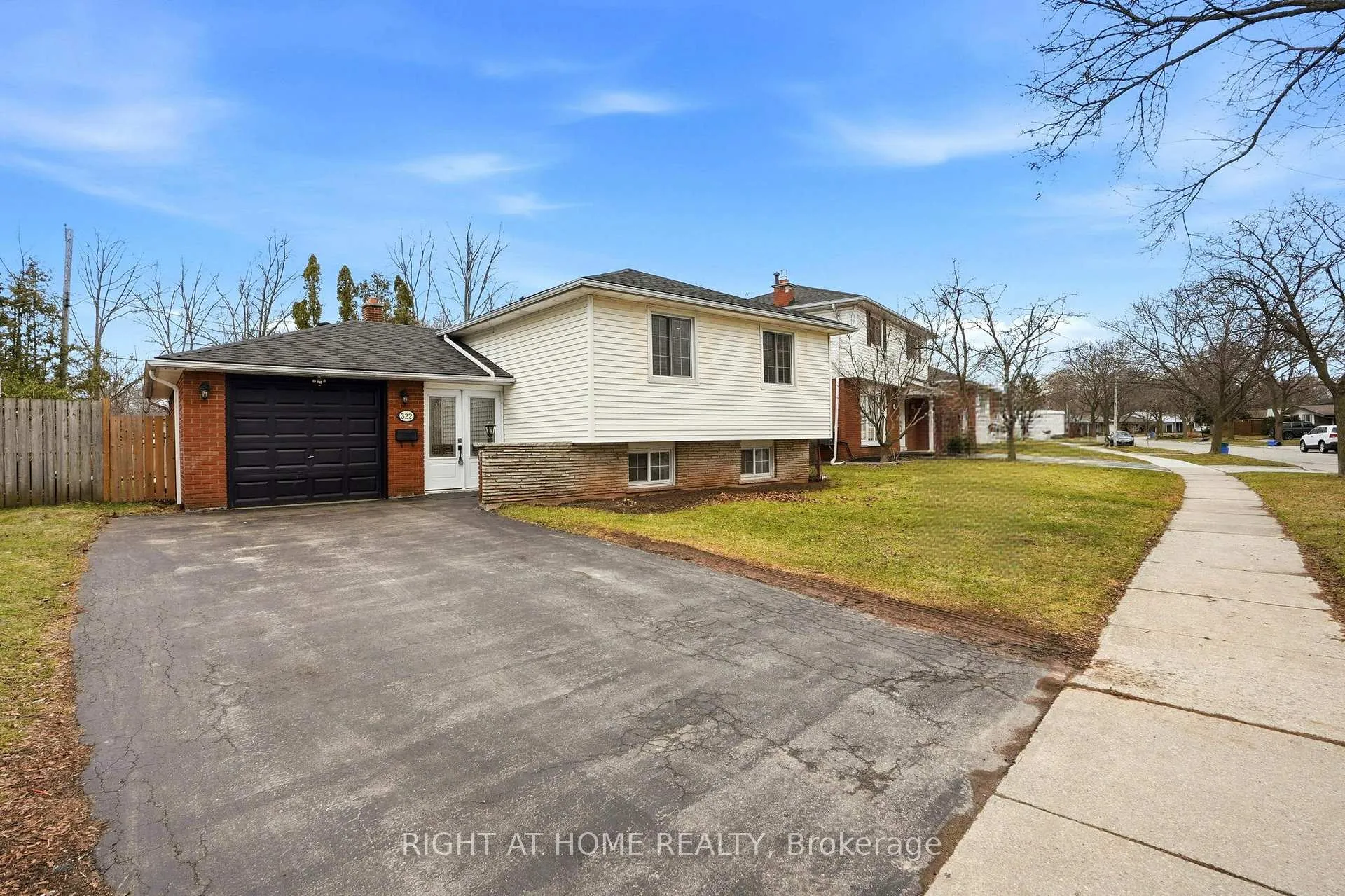 Photo 2 of 322 Melores Drive, Burlington, Appleby — HOMEH