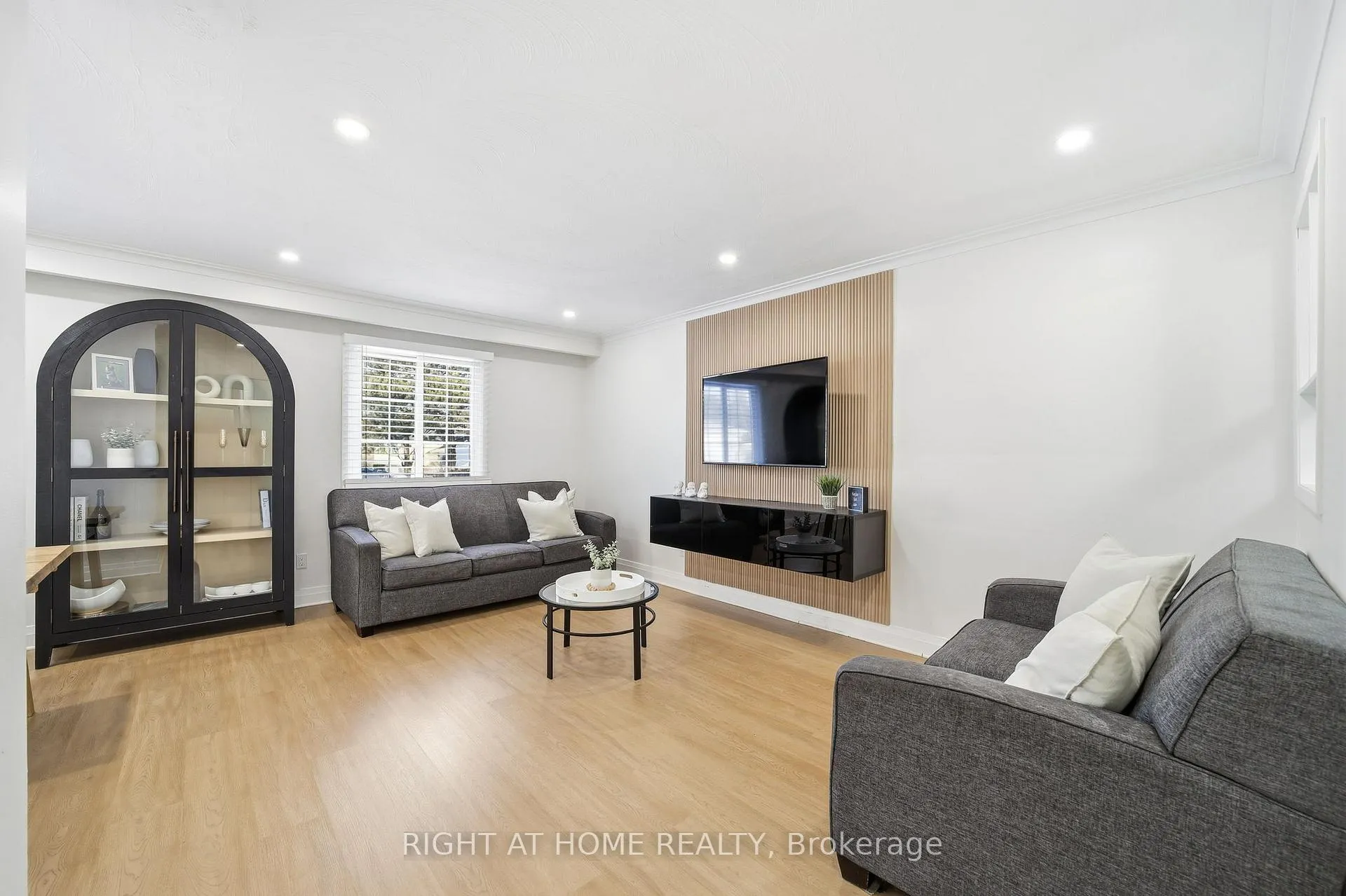 Photo 8 of 322 Melores Drive, Burlington, Appleby — HOMEH