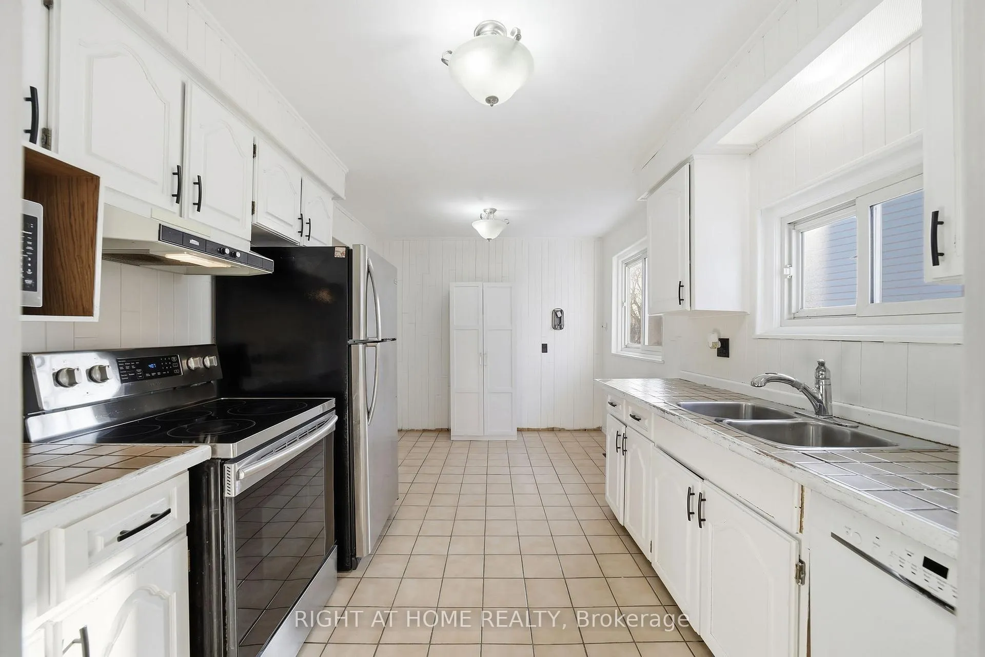 Photo 15 of 322 Melores Drive, Burlington, Appleby — HOMEH