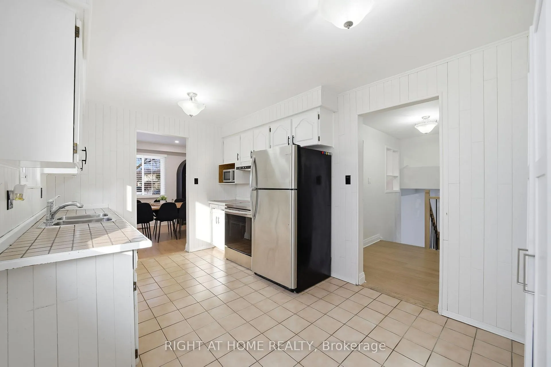 Photo 16 of 322 Melores Drive, Burlington, Appleby — HOMEH