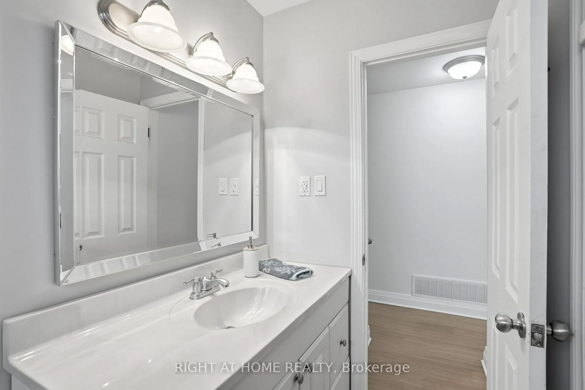 Photo 22 of 322 Melores Drive, Burlington, Appleby — HOMEH