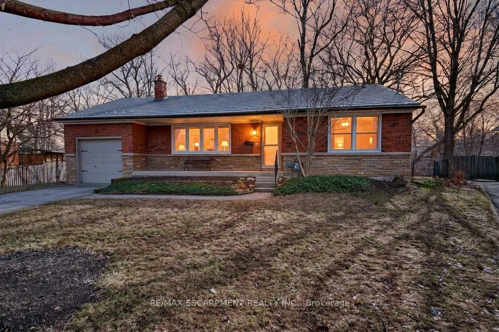Photo 3 of 31 Dunning Court, Hamilton, Dundas — HOMEH