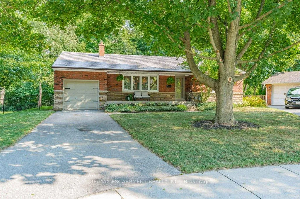 Photo 4 of 31 Dunning Court, Hamilton, Dundas — HOMEH