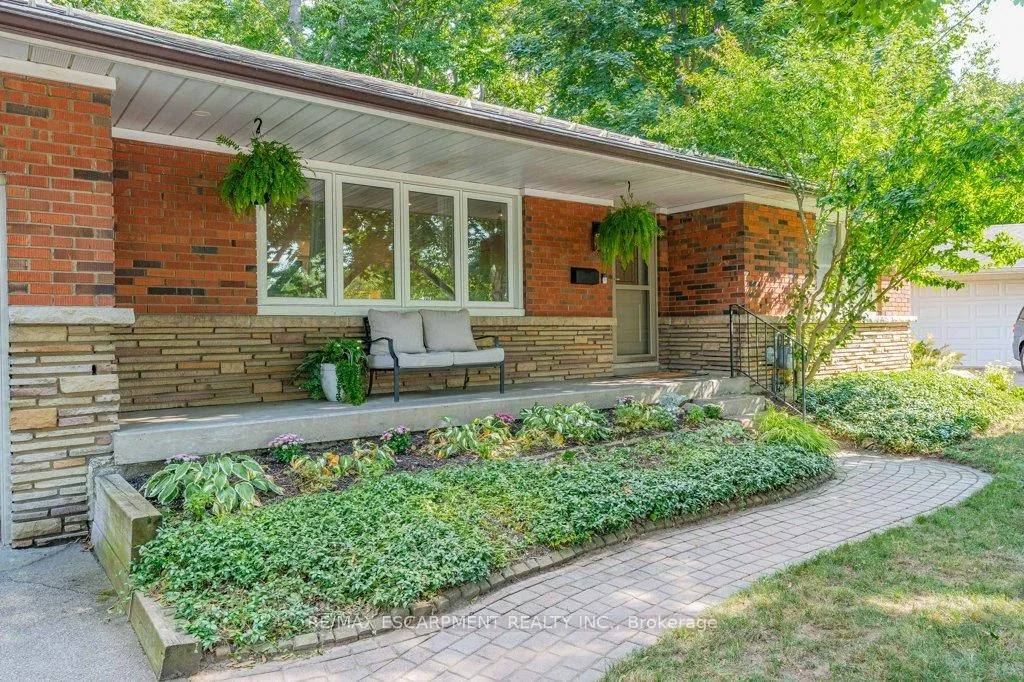 Photo 5 of 31 Dunning Court, Hamilton, Dundas — HOMEH