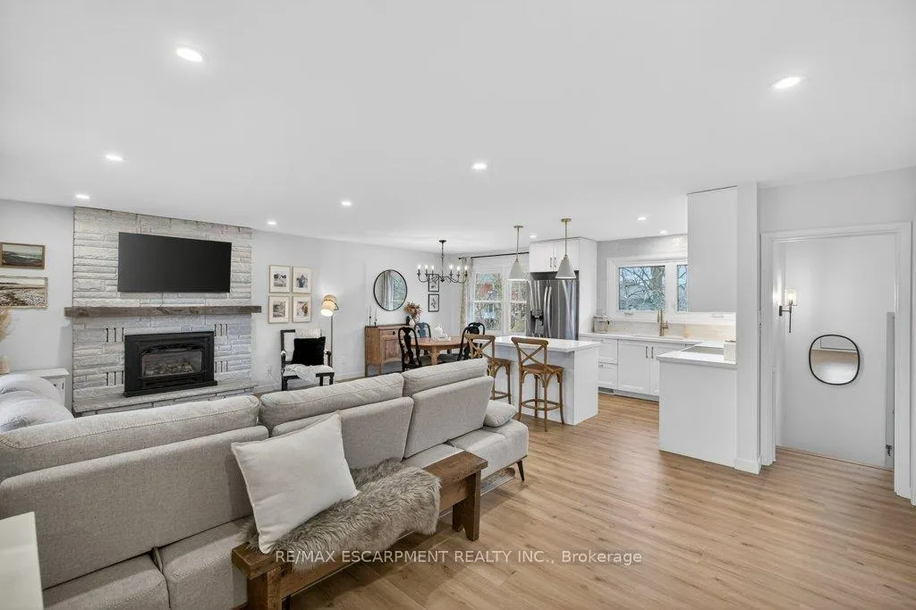 Photo 7 of 31 Dunning Court, Hamilton, Dundas — HOMEH