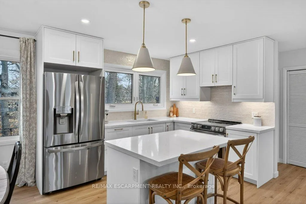 Photo 11 of 31 Dunning Court, Hamilton, Dundas — HOMEH