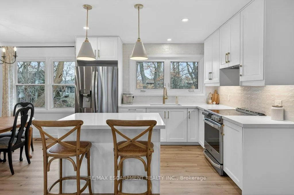 Photo 13 of 31 Dunning Court, Hamilton, Dundas — HOMEH