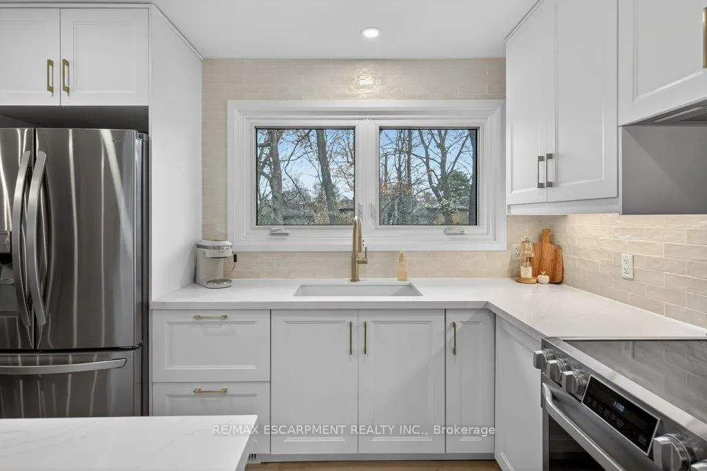Photo 16 of 31 Dunning Court, Hamilton, Dundas — HOMEH