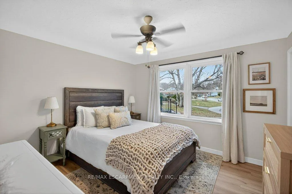 Photo 20 of 31 Dunning Court, Hamilton, Dundas — HOMEH