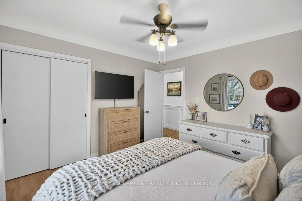Photo 21 of 31 Dunning Court, Hamilton, Dundas — HOMEH