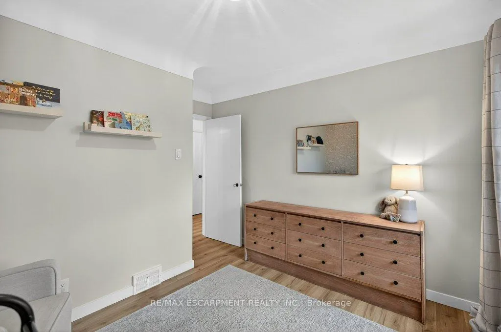 Photo 23 of 31 Dunning Court, Hamilton, Dundas — HOMEH