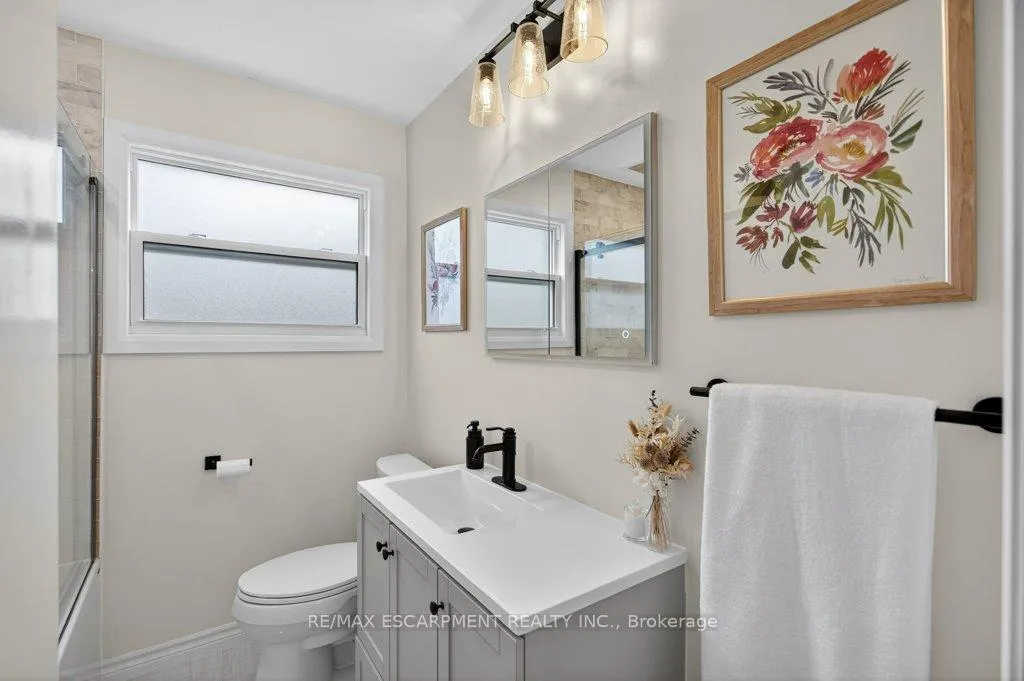 Photo 24 of 31 Dunning Court, Hamilton, Dundas — HOMEH