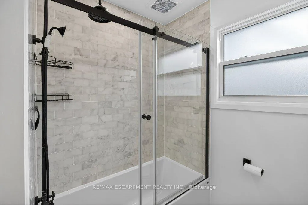 Photo 25 of 31 Dunning Court, Hamilton, Dundas — HOMEH