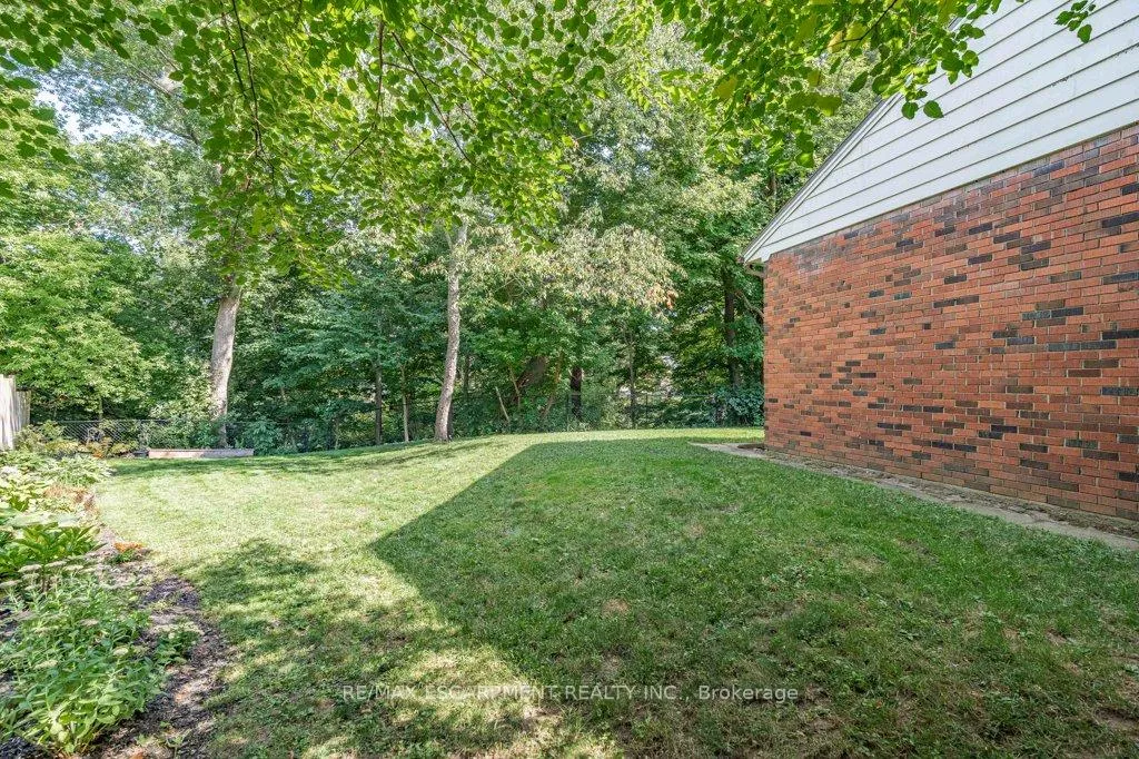 Photo 41 of 31 Dunning Court, Hamilton, Dundas — HOMEH