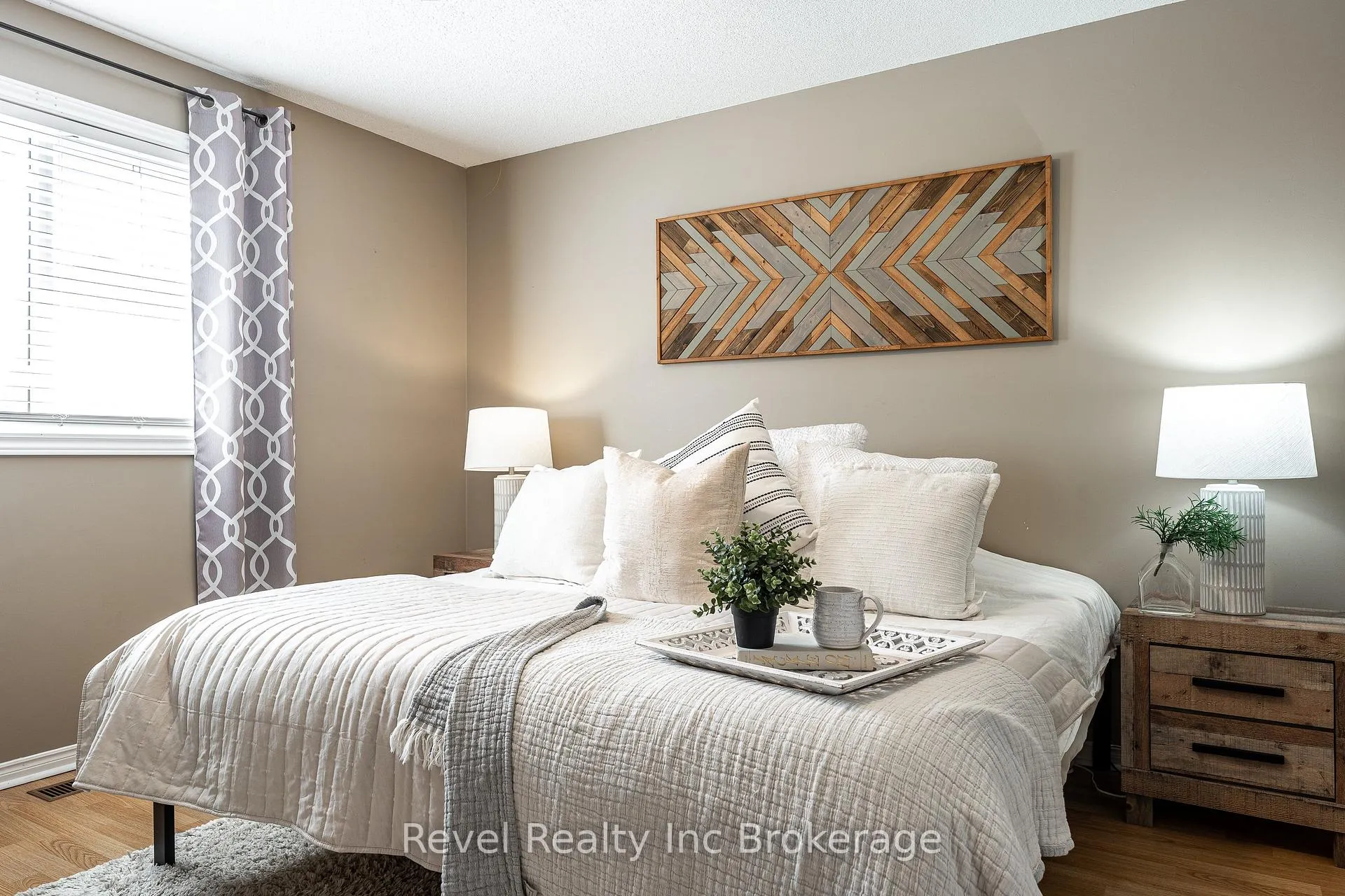 Photo 14 of 195 Freeland Drive, Stratford — HOMEH