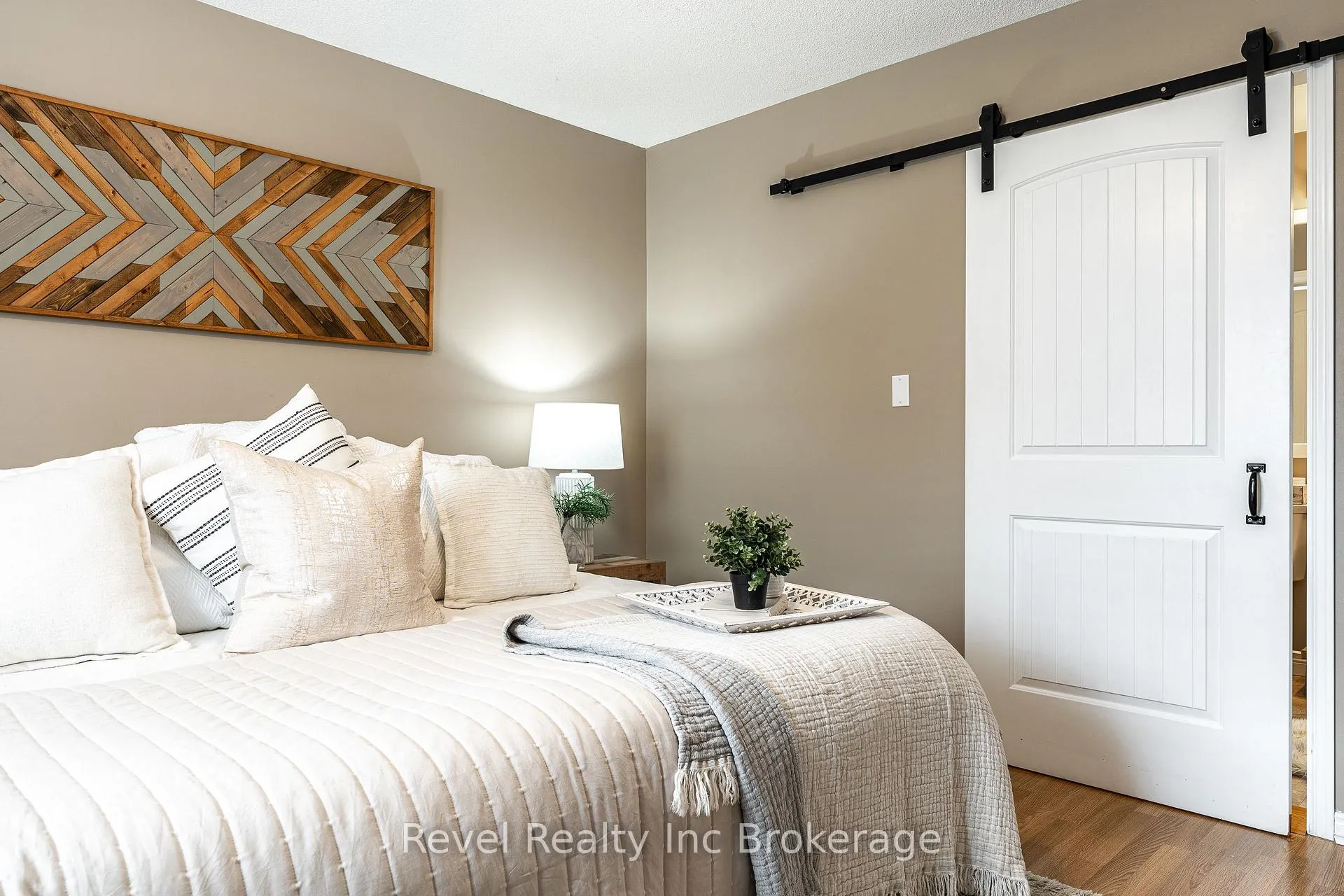 Photo 15 of 195 Freeland Drive, Stratford — HOMEH