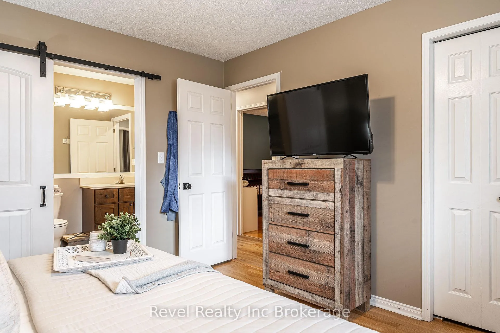 Photo 16 of 195 Freeland Drive, Stratford — HOMEH