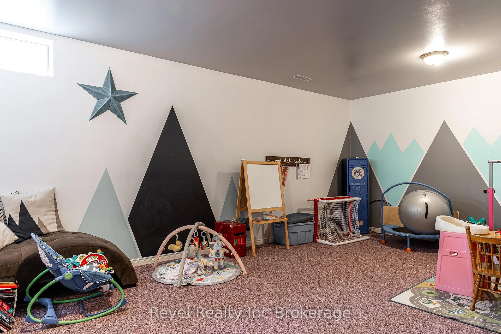 Photo 20 of 195 Freeland Drive, Stratford — HOMEH