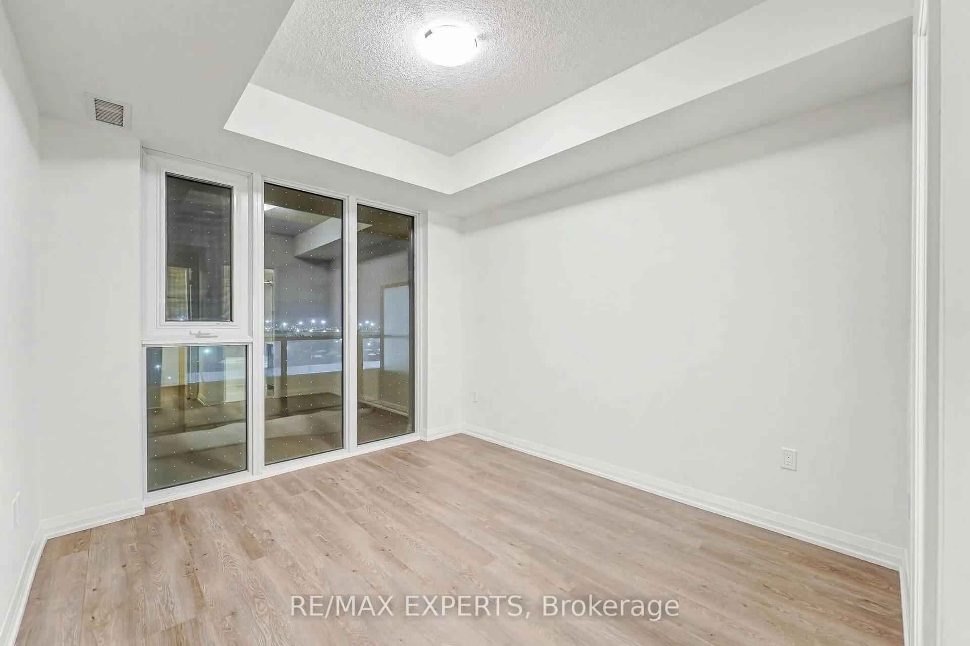 Photo 6 of Unit 421, 8960 Jane Street, Vaughan, Vellore Village — HOMEH