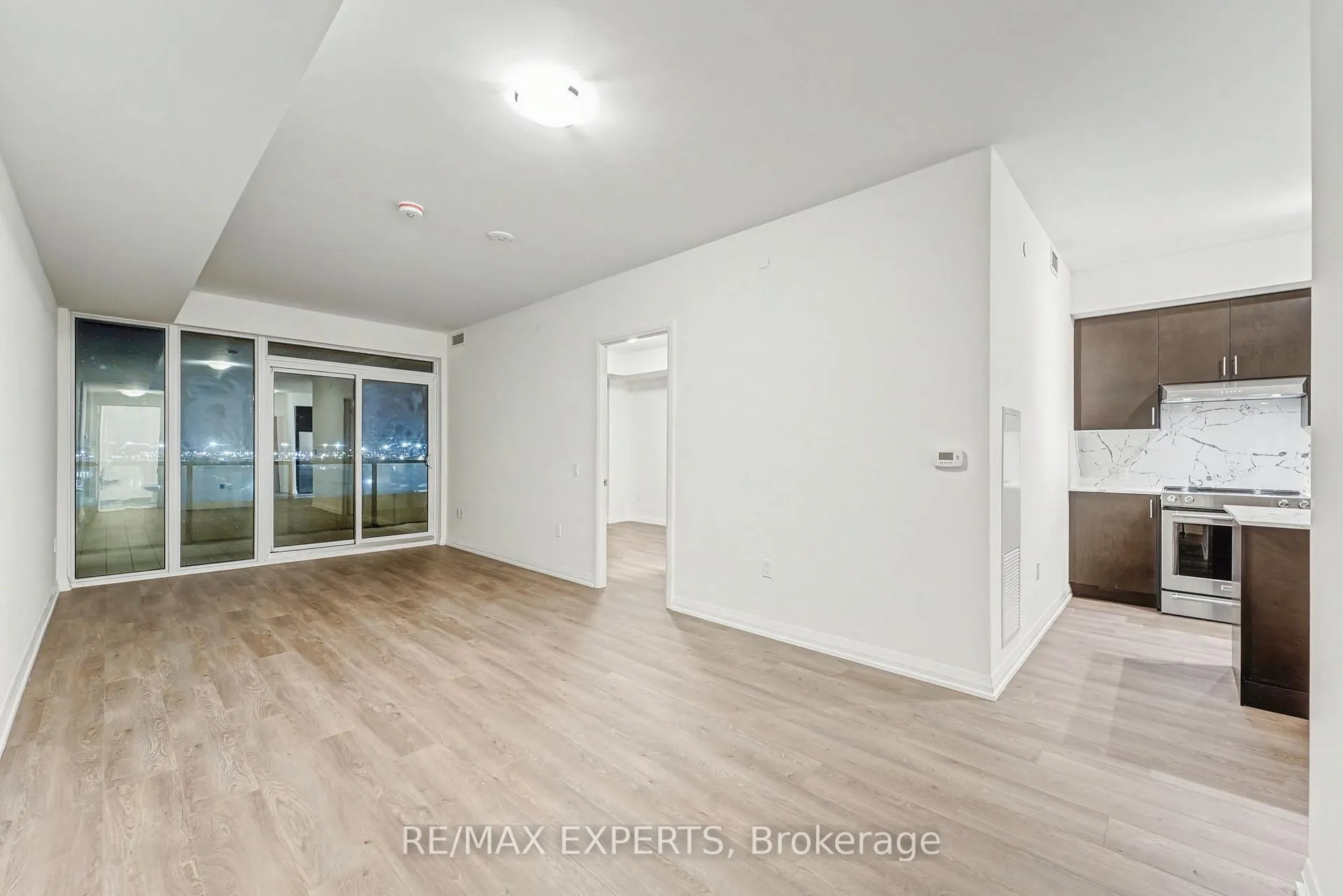 Photo 11 of Unit 421, 8960 Jane Street, Vaughan, Vellore Village — HOMEH