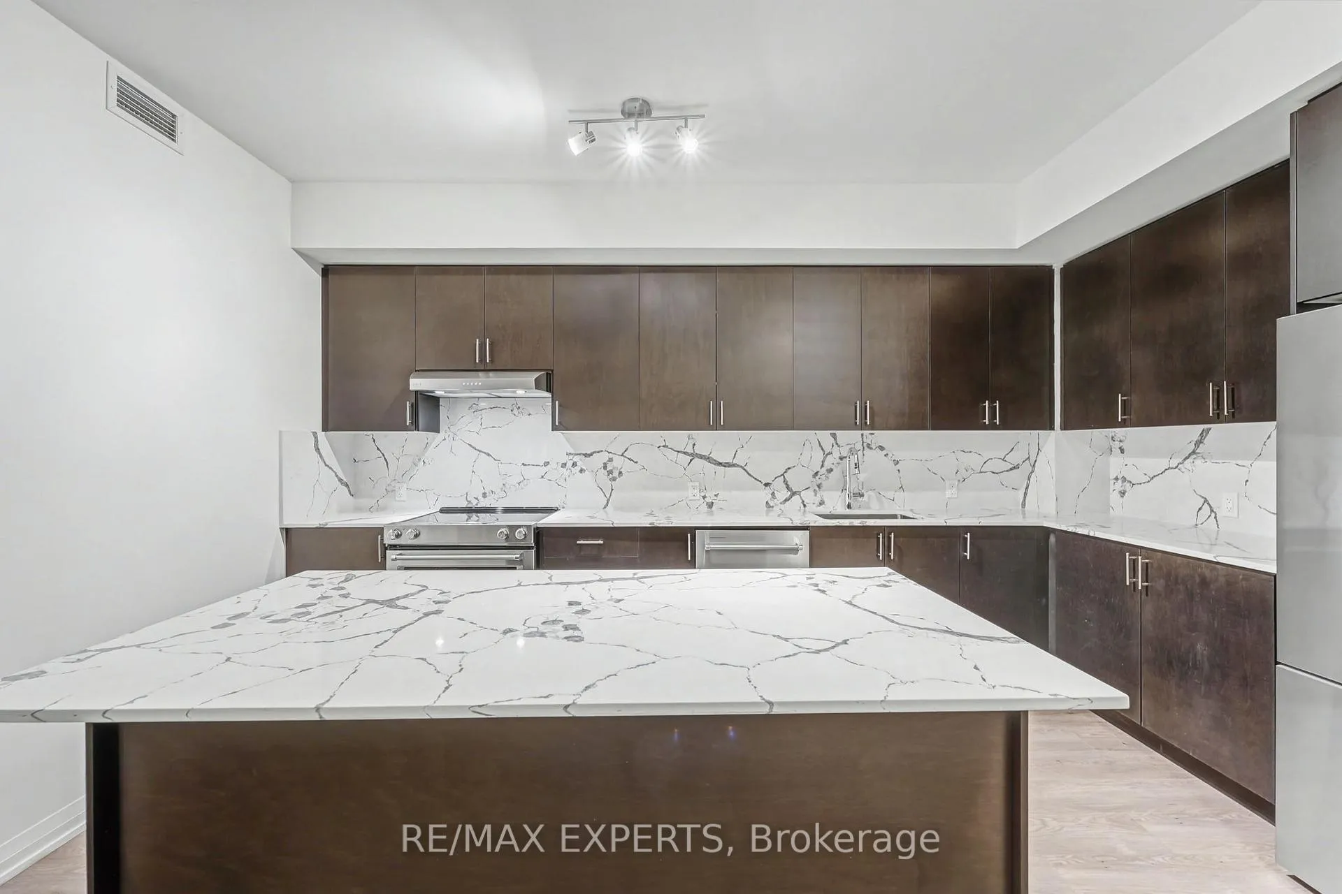 Photo 19 of Unit 421, 8960 Jane Street, Vaughan, Vellore Village — HOMEH