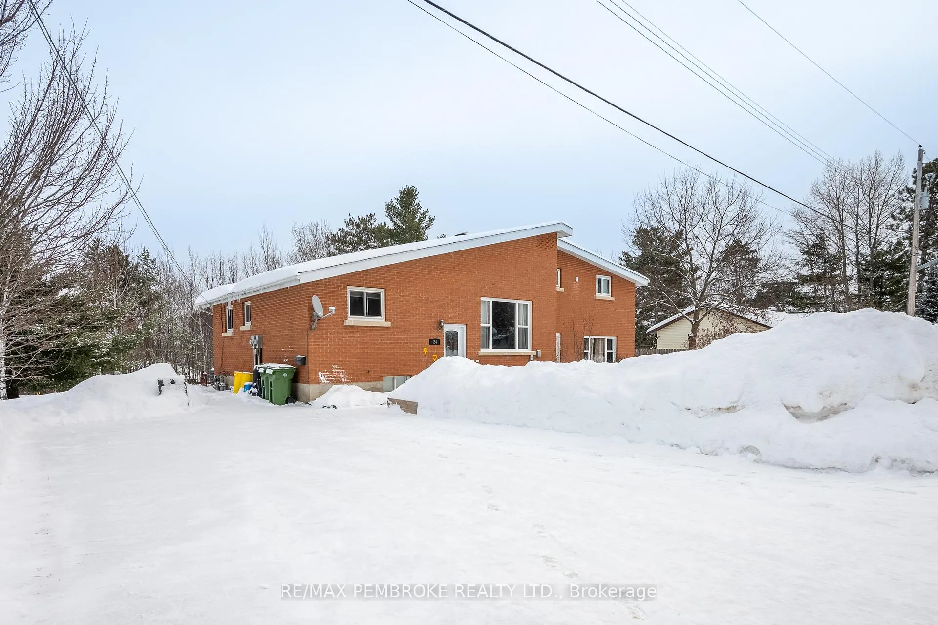 Photo 2 of 22&24 Hoffman Street, Petawawa — HOMEH