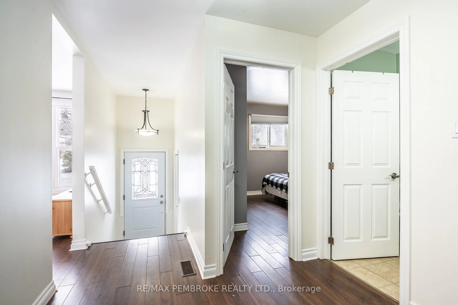 Photo 3 of 22&24 Hoffman Street, Petawawa — HOMEH