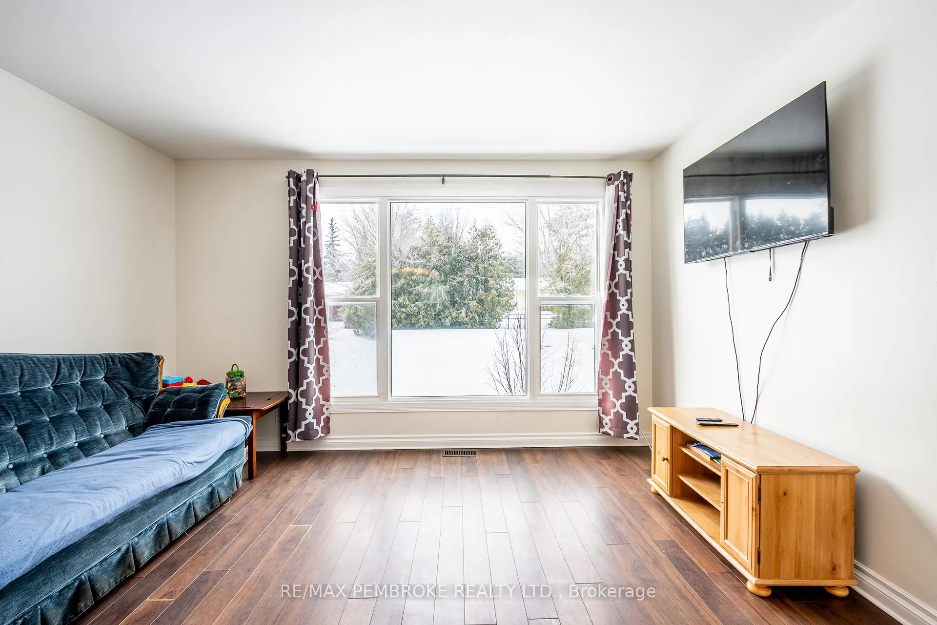 Photo 5 of 22&24 Hoffman Street, Petawawa — HOMEH