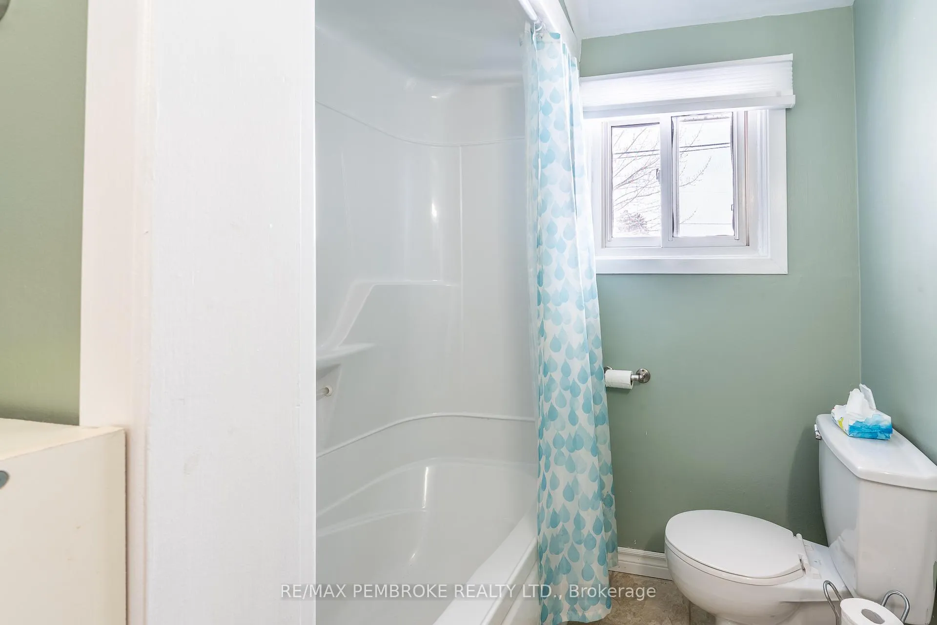 Photo 17 of 22&24 Hoffman Street, Petawawa — HOMEH