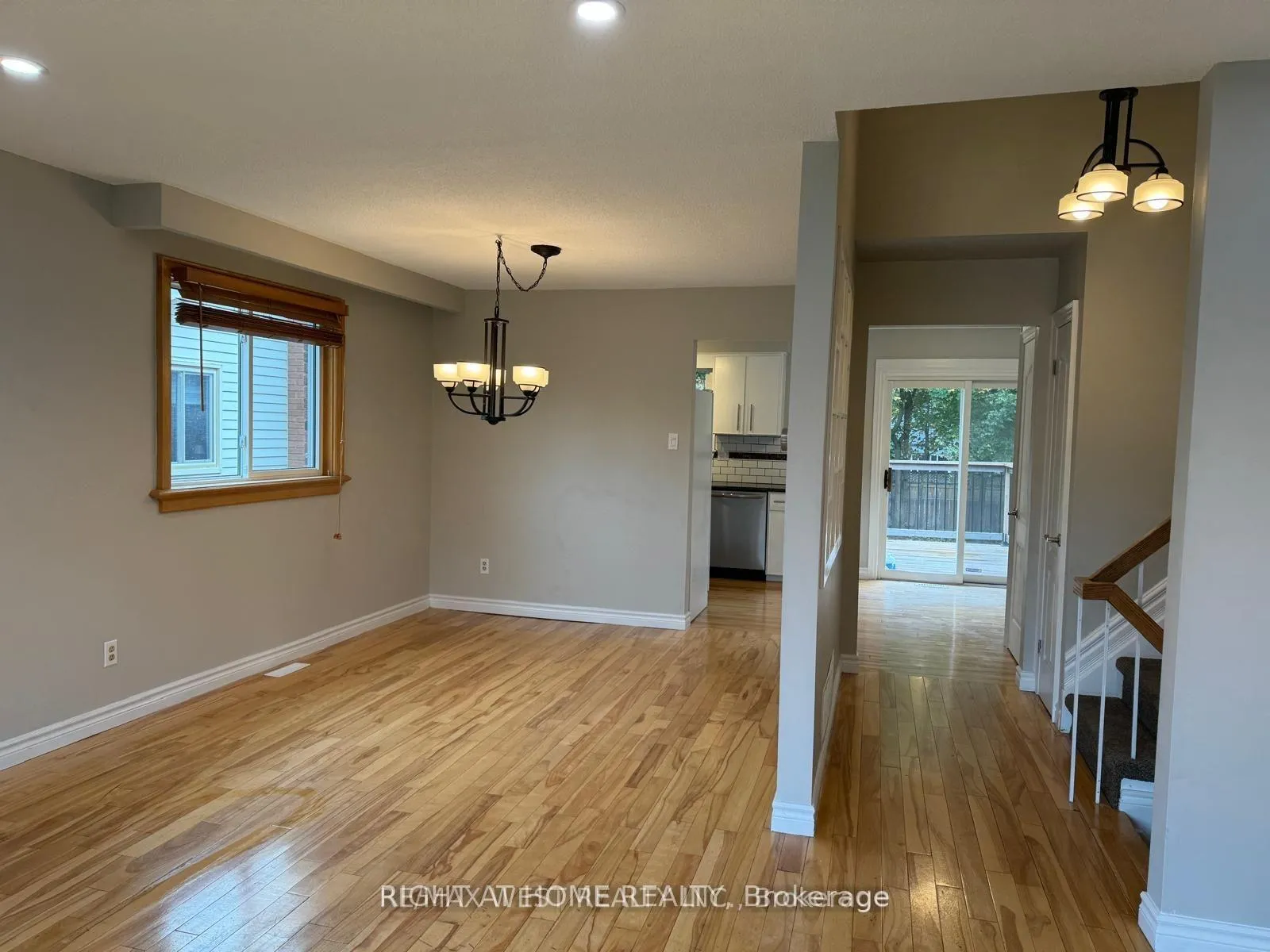 Photo 4 of 43 Clover Avenue, Barrie, Allandale Heights — HOMEH
