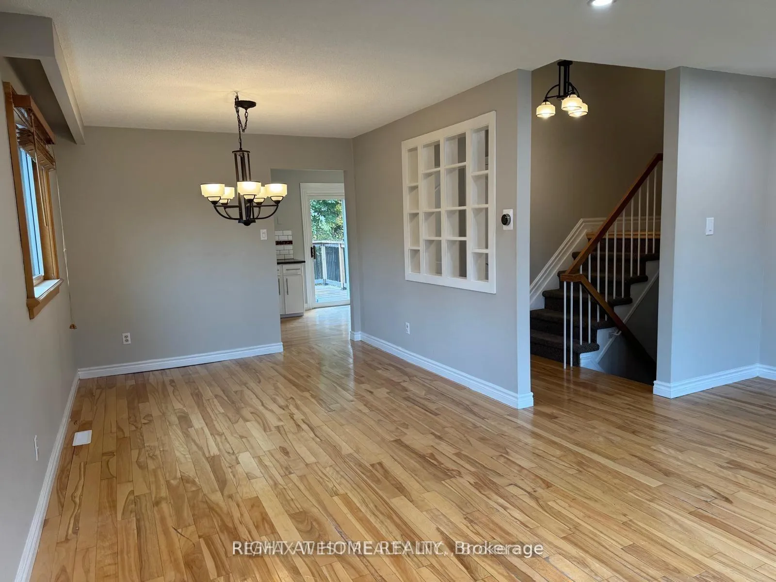Photo 7 of 43 Clover Avenue, Barrie, Allandale Heights — HOMEH