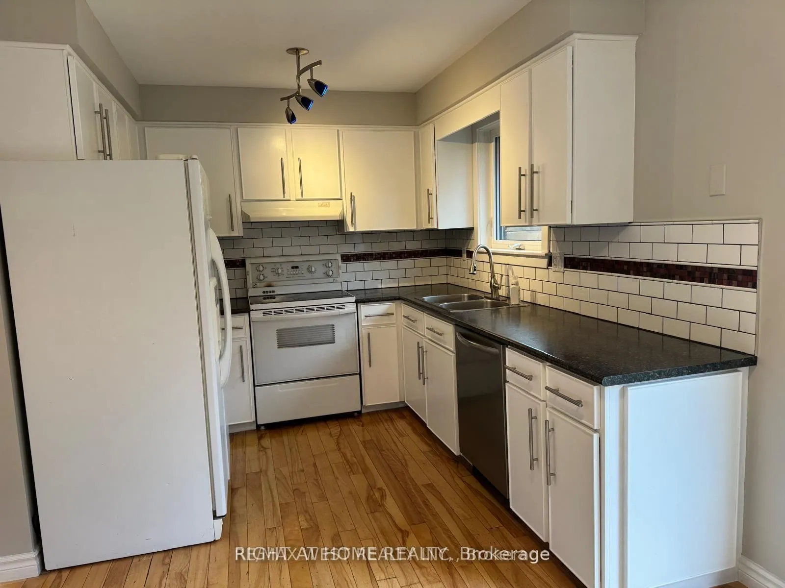 Photo 9 of 43 Clover Avenue, Barrie, Allandale Heights — HOMEH