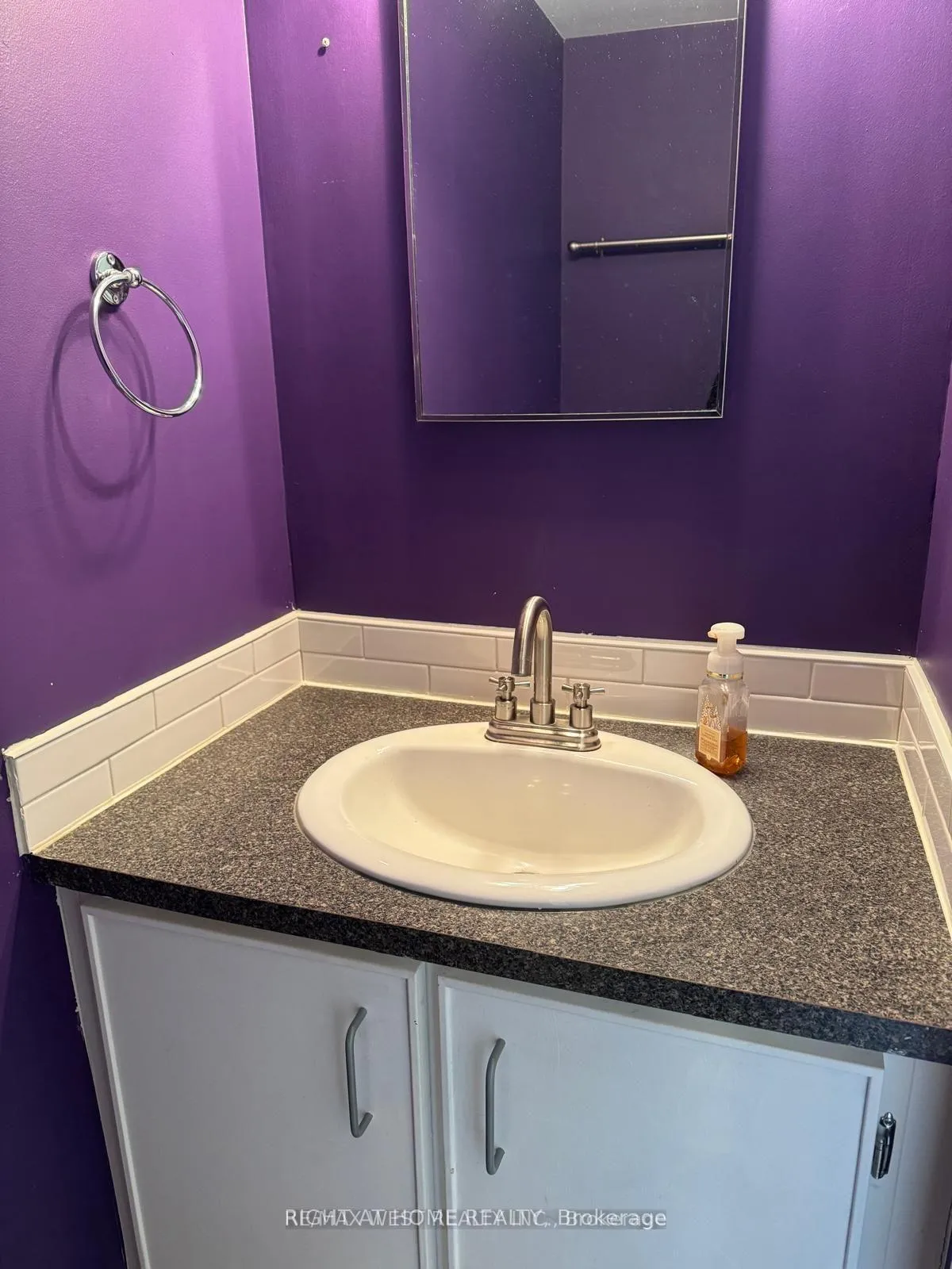 Photo 11 of 43 Clover Avenue, Barrie, Allandale Heights — HOMEH