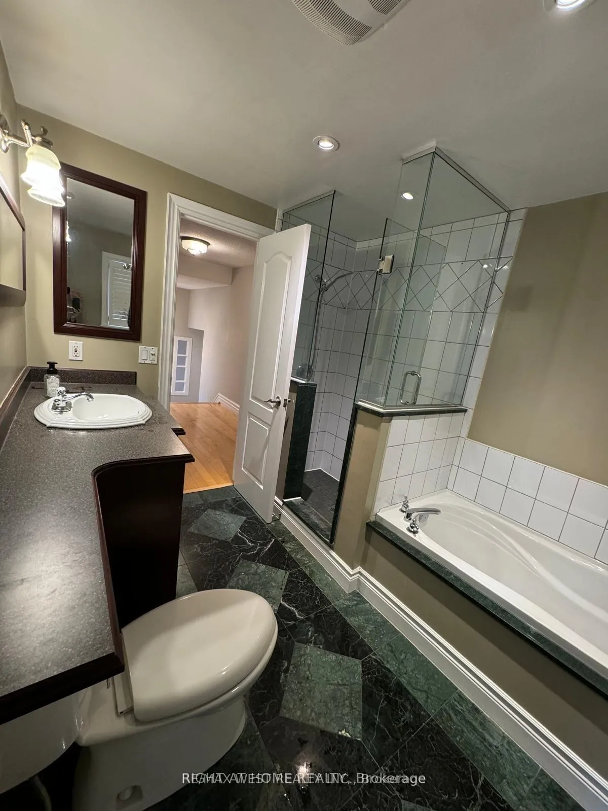Photo 27 of 43 Clover Avenue, Barrie, Allandale Heights — HOMEH