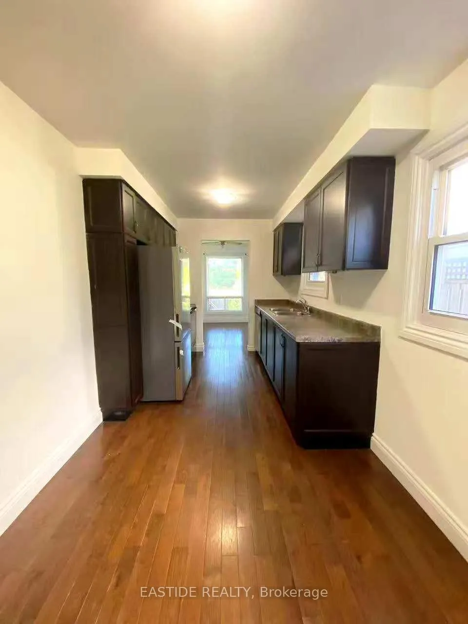 Photo 3 of 1540 Norwill Crescent, Oshawa, Samac — HOMEH
