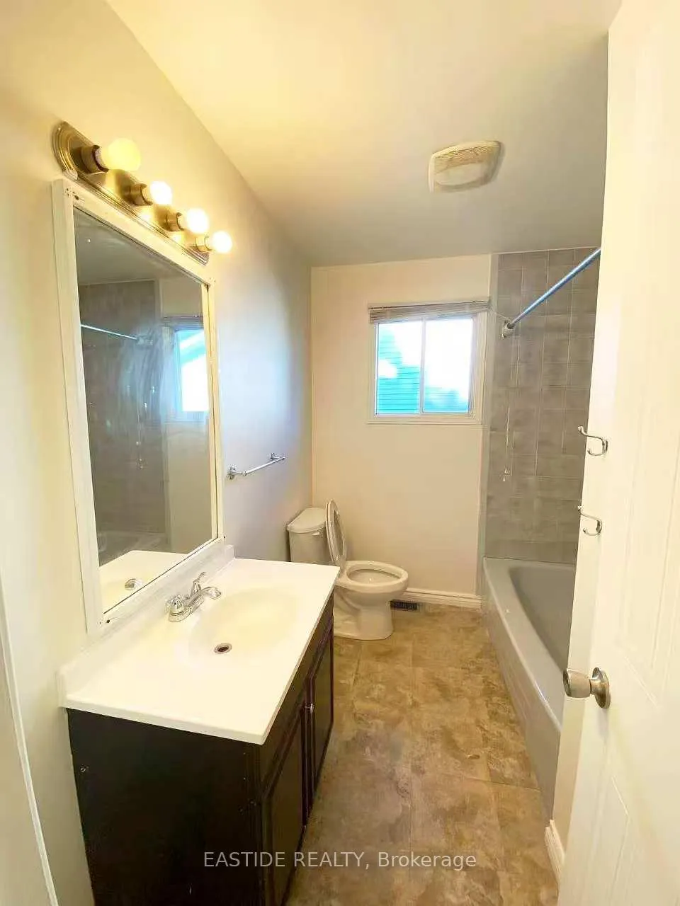 Photo 9 of 1540 Norwill Crescent, Oshawa, Samac — HOMEH