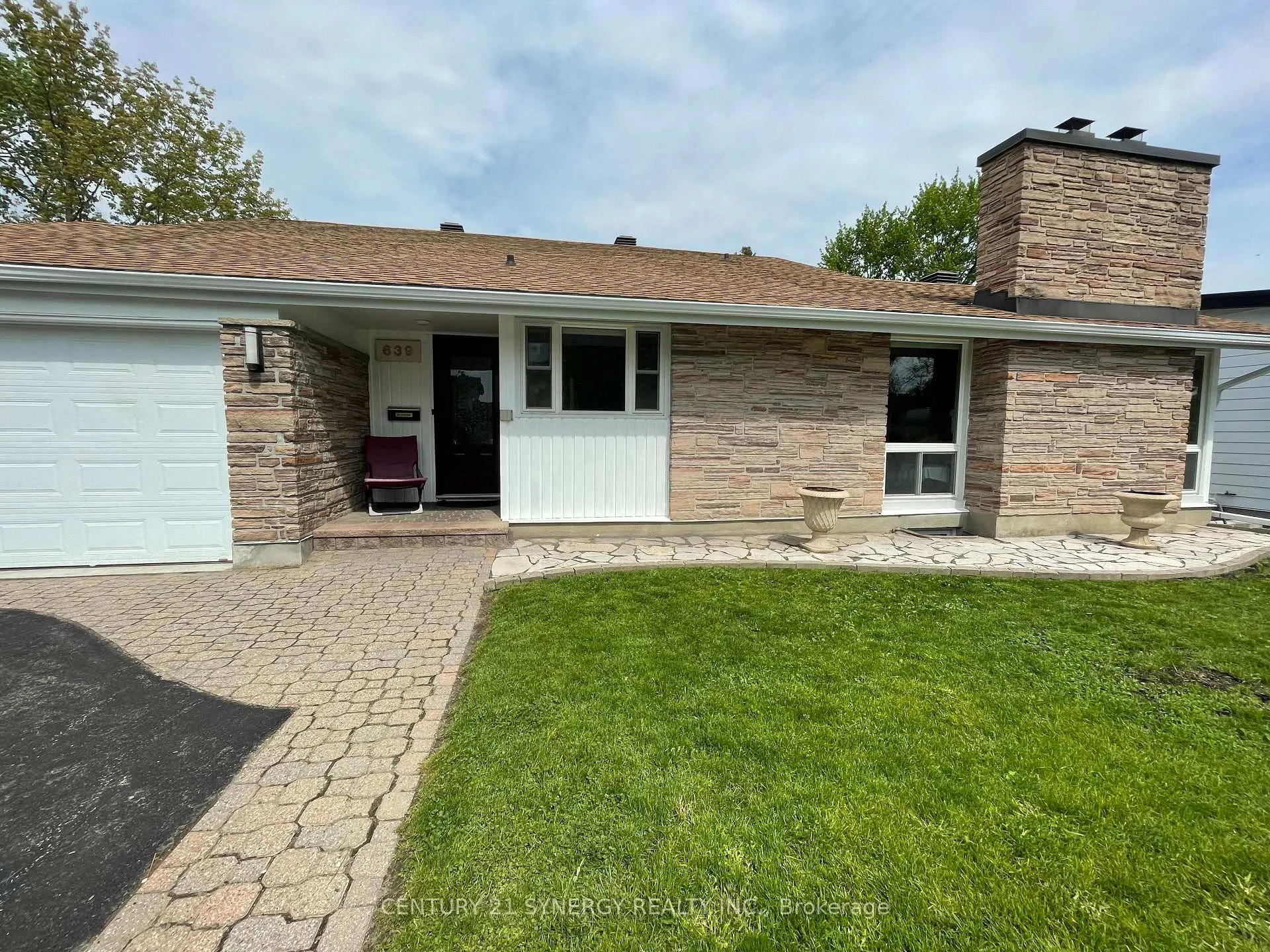 Photo 3 of 639 Glenhurst Crescent, Ottawa, Beacon Hill North — HOMEH