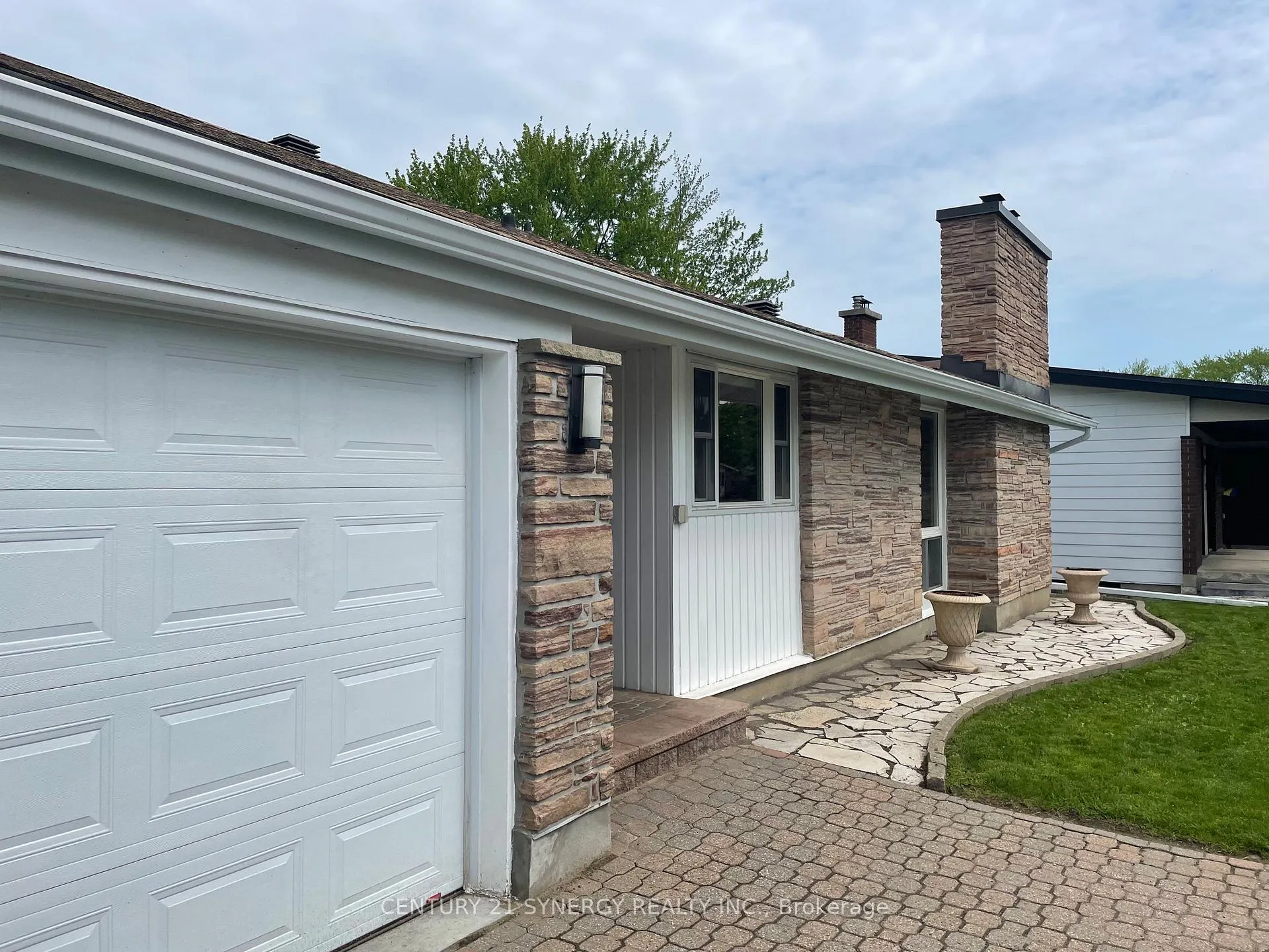 Photo 4 of 639 Glenhurst Crescent, Ottawa, Beacon Hill North — HOMEH