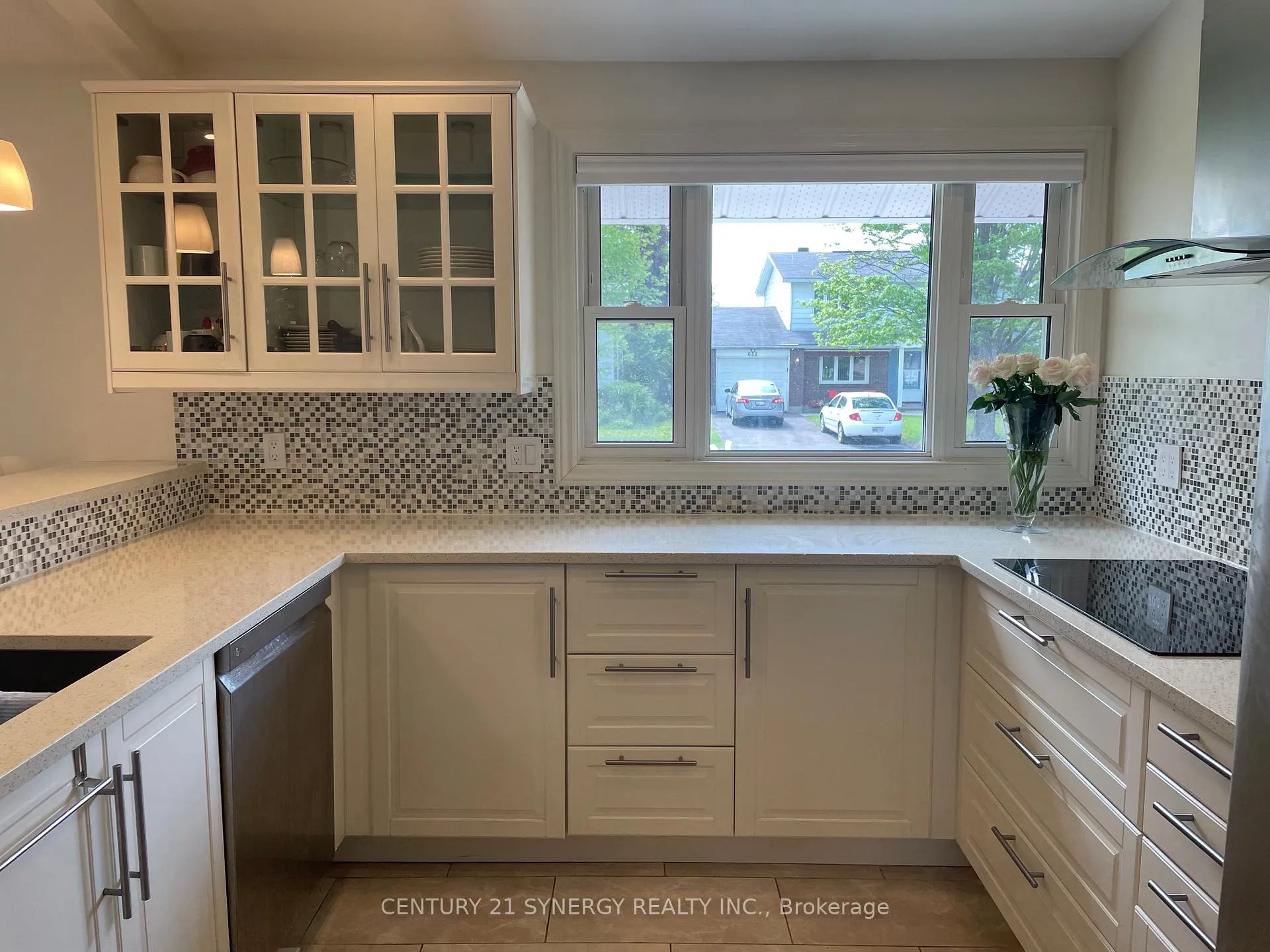 Photo 9 of 639 Glenhurst Crescent, Ottawa, Beacon Hill North — HOMEH