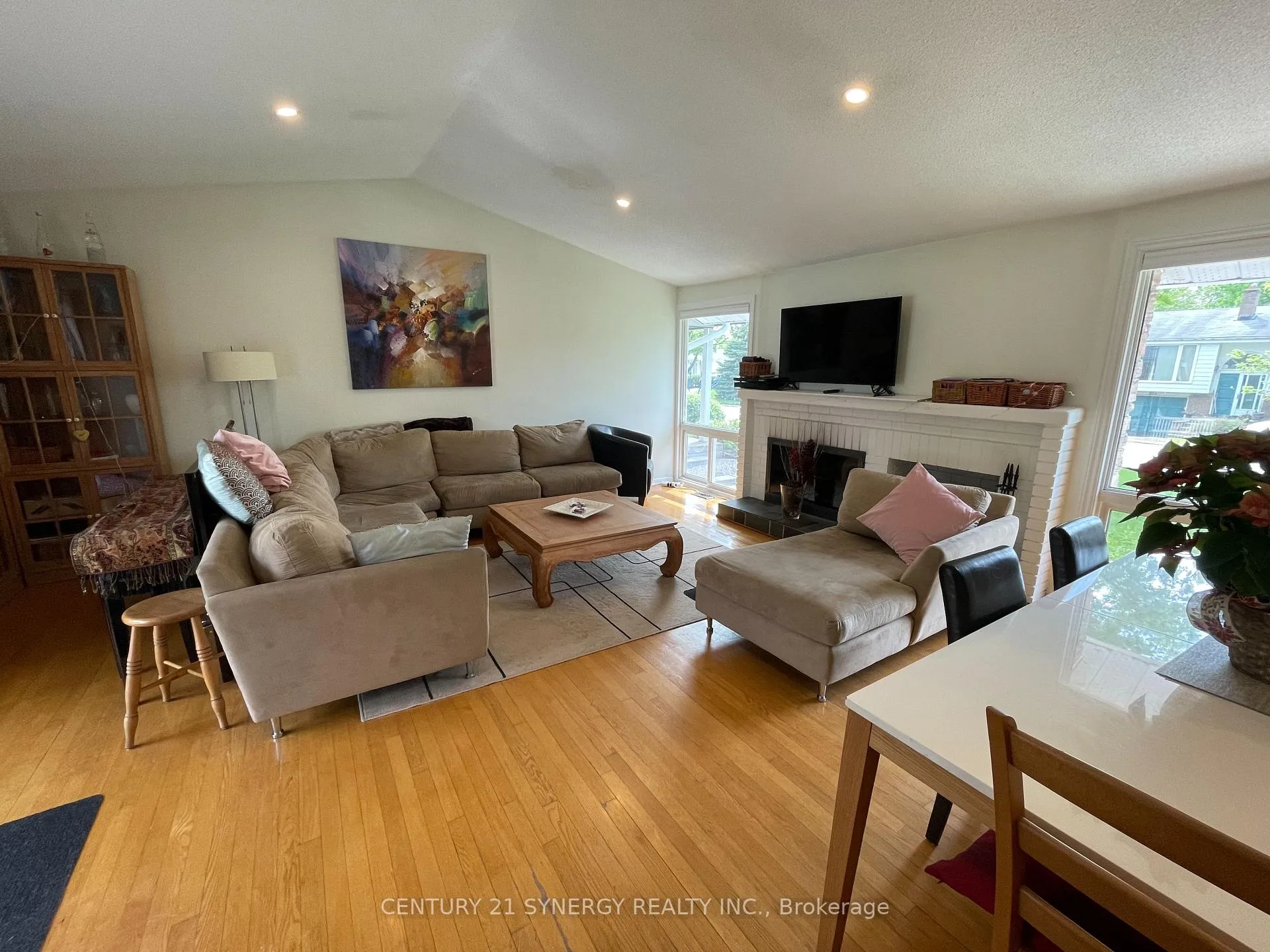 Photo 15 of 639 Glenhurst Crescent, Ottawa, Beacon Hill North — HOMEH
