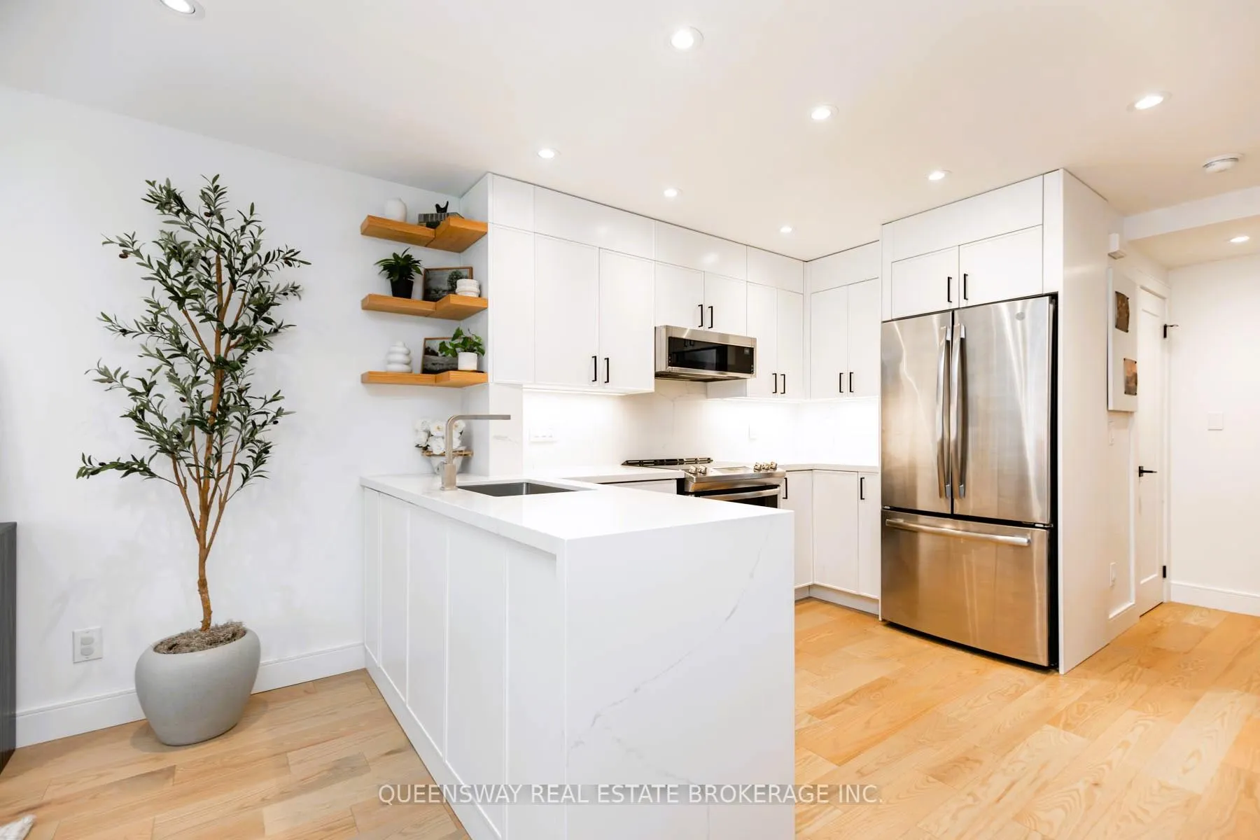 Photo 4 of Unit 19, 232 St. George Street, Toronto, The Annex — HOMEH