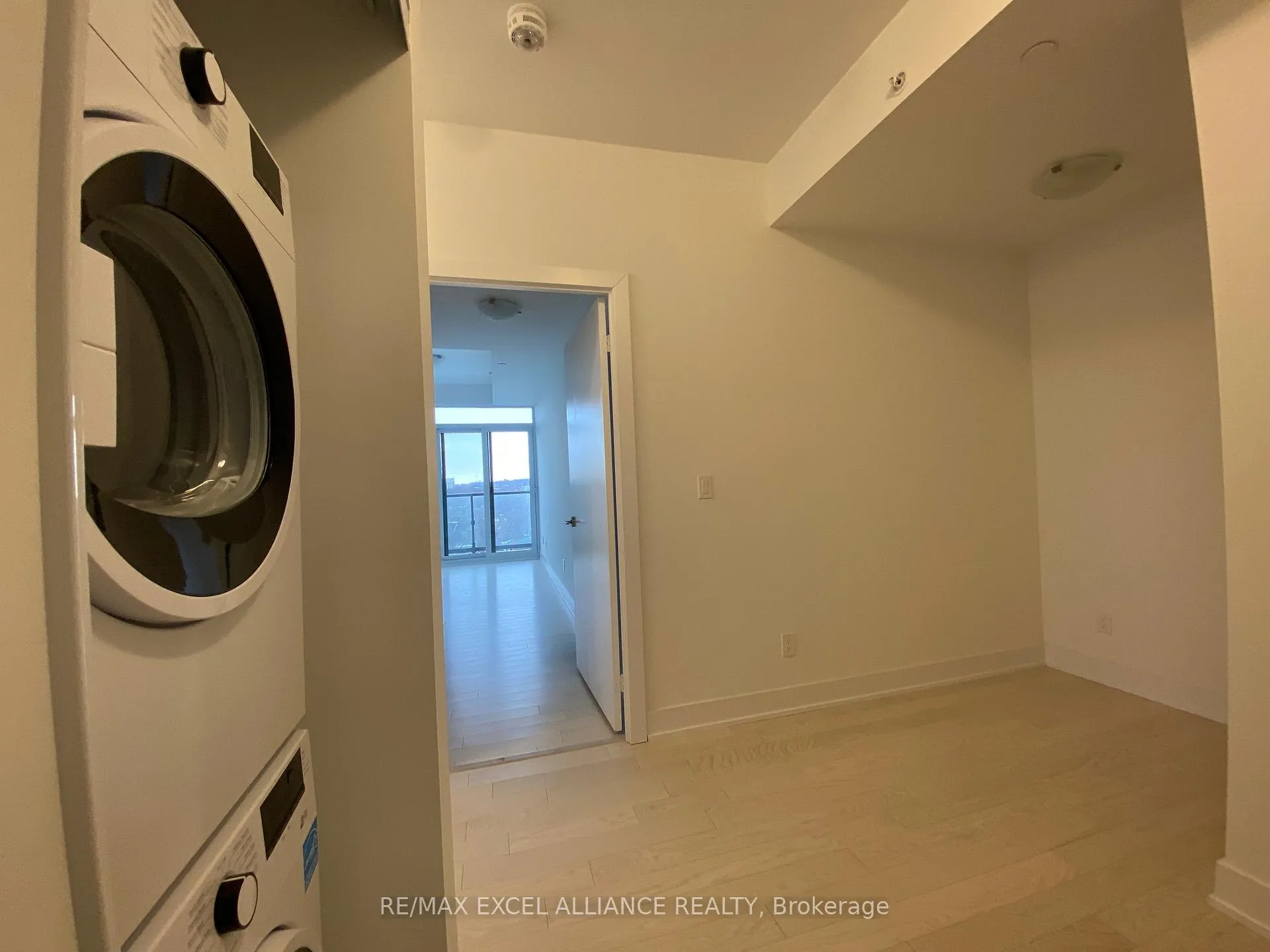 Photo 3 of Unit 709, 181 Bedford Road, Toronto, The Annex — HOMEH
