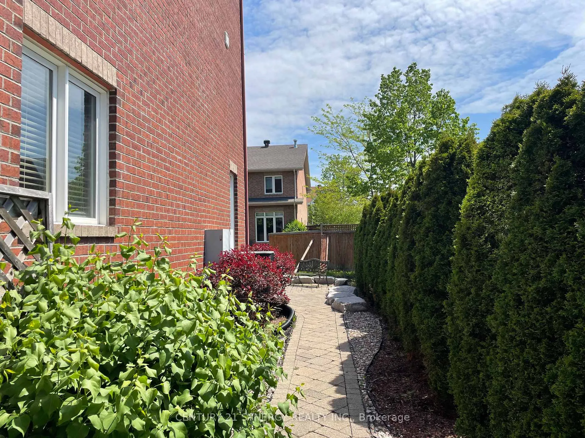 Photo 3 of 240 Freedom Private, Ottawa, Riverview Park — HOMEH