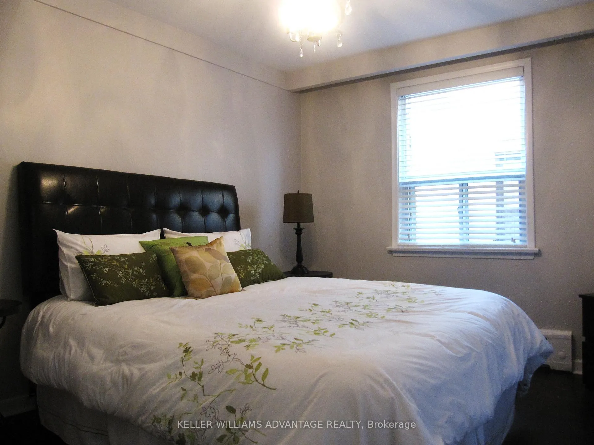 Photo 3 of Unit 3rd Flr, 31 Glenside Avenue, Toronto, Greenwood-Coxwell — HOMEH