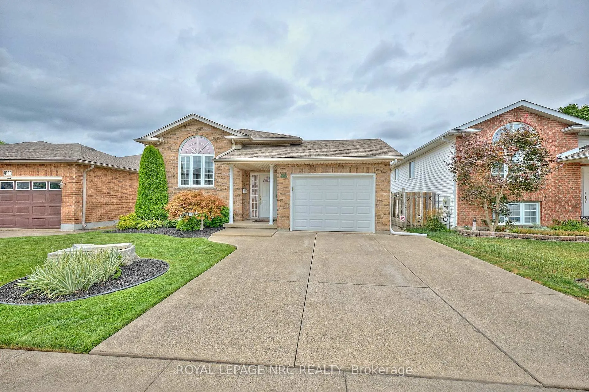 Photo 2 of 8105 Citation Road, Niagara Falls, Ascot — HOMEH