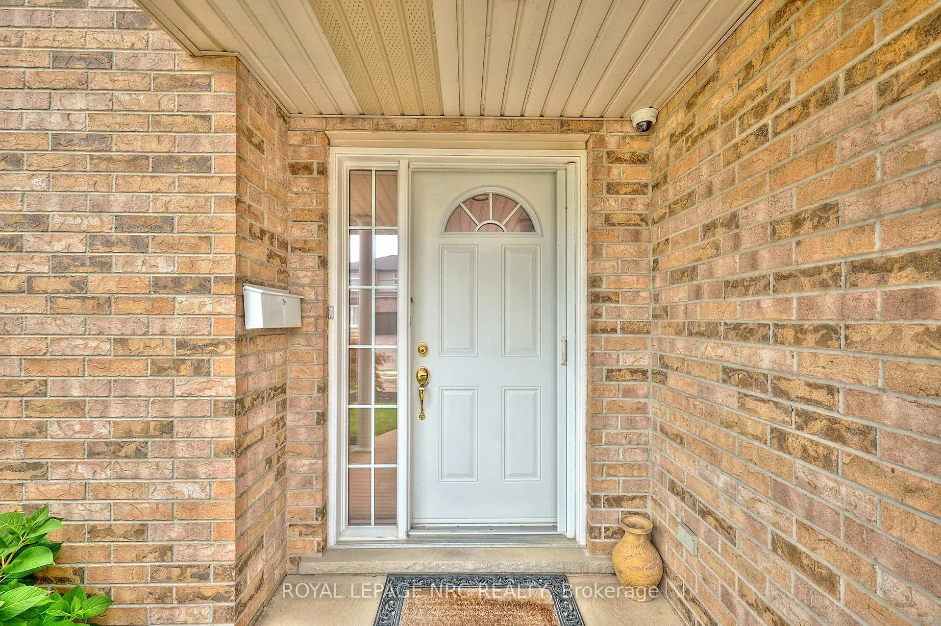 Photo 3 of 8105 Citation Road, Niagara Falls, Ascot — HOMEH