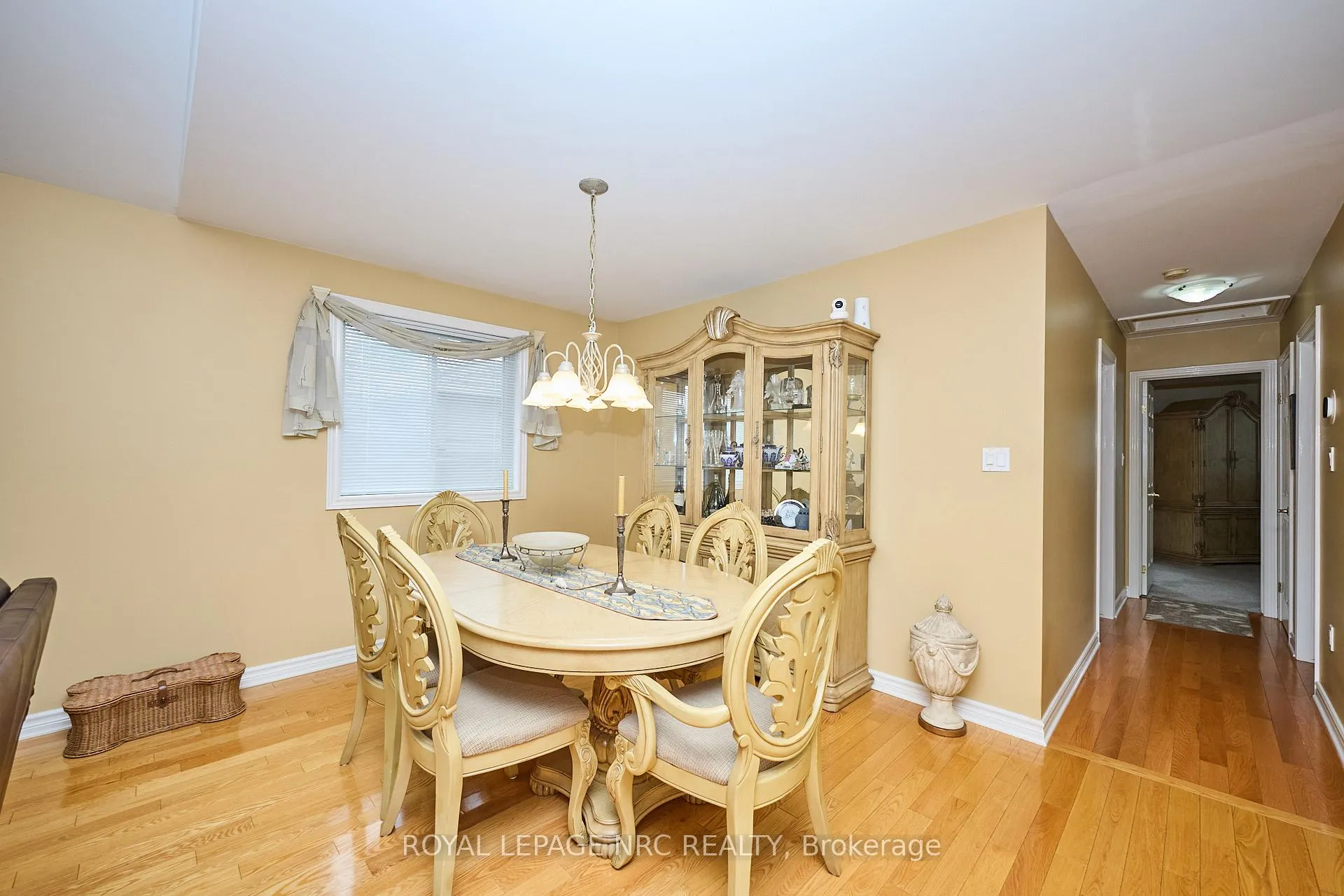 Photo 8 of 8105 Citation Road, Niagara Falls, Ascot — HOMEH